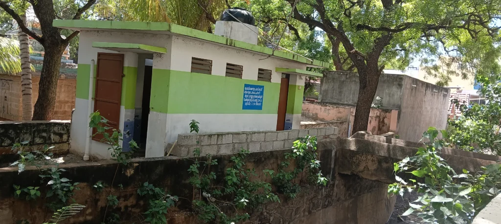 பழுதடைந்த அரசு பள்ளி கட்டிடம் ஆரல்வாய்மொழியில்