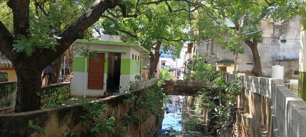 மாணவர்களின் பாதுகாப்பு சிக்கல் – பள்ளி கட்டிடம் இடிந்து காணப்படுகிறது