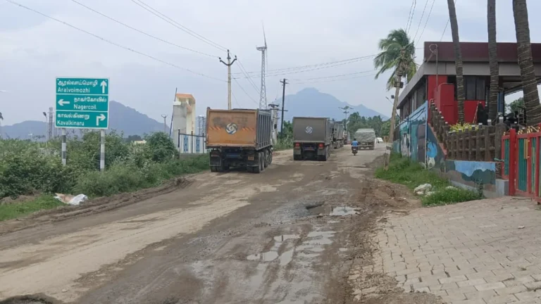 குண்டும் குழியுமாக காட்சி அளிக்கும் ஆரல்வாய்மொழி- குமாரபுரம் சாலை-சமூக பொதுநல இயக்கம் புகார் –