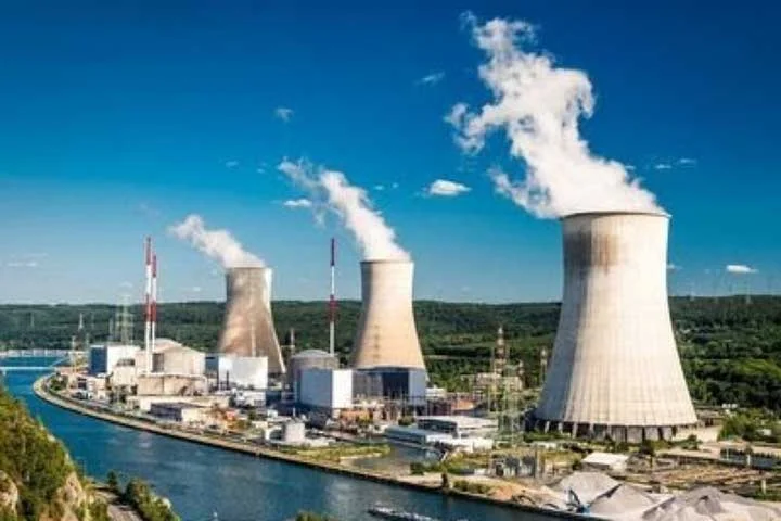 Central government decides to hand over nuclear reactors to private entities opposed by the Social Welfare Movement.