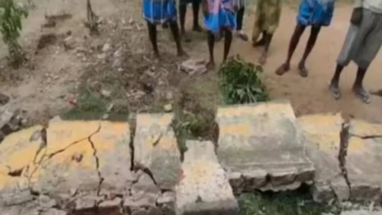 அச்சுறுத்தும் அரசு பள்ளிக்கட்டிடங்கள். மாணவர்கள் பாதுகாப்பு கேள்விக்குறி? சமூக பொதுநல இயக்கம் குற்றச்சாட்டு-