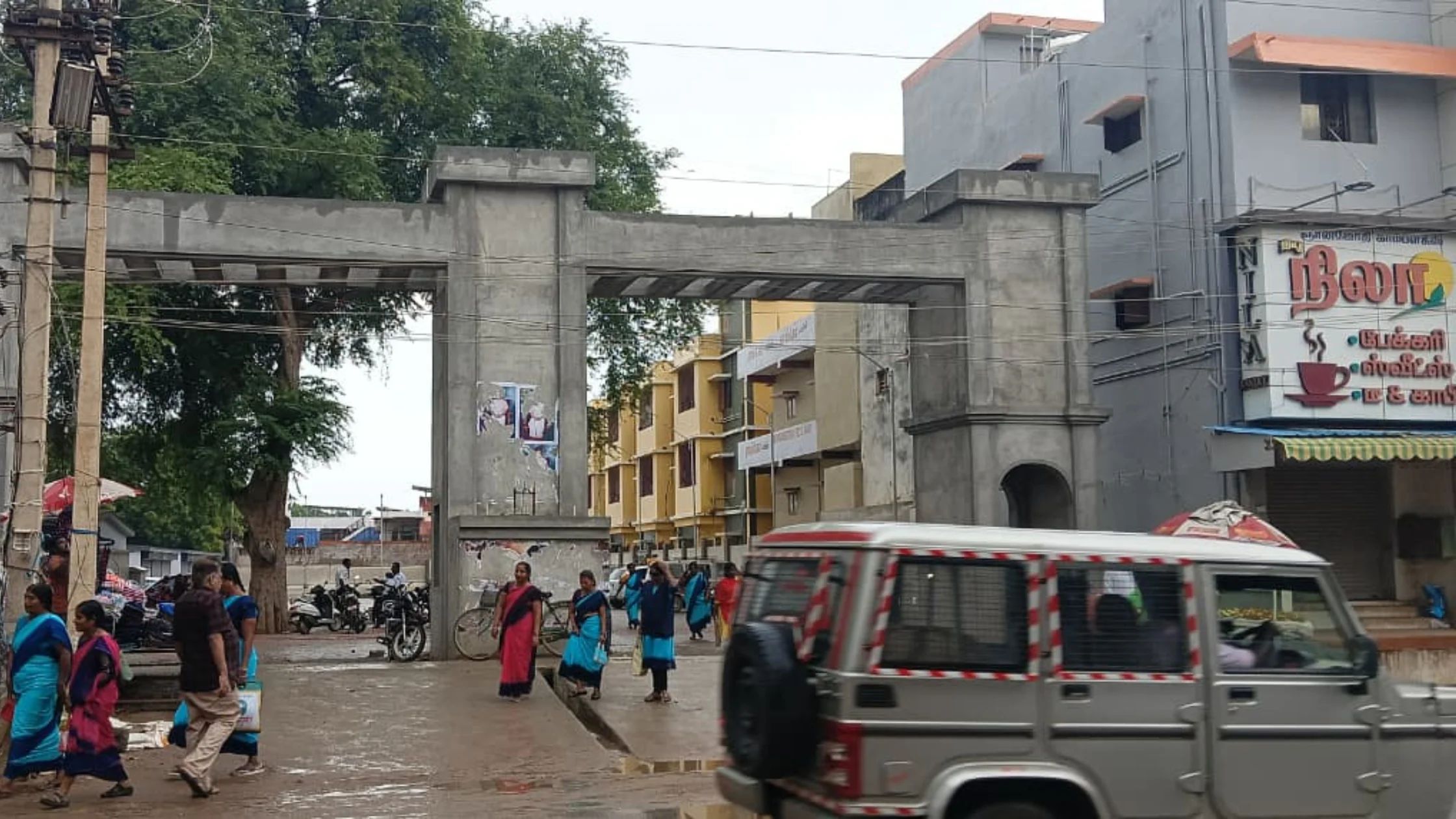 Valliyur viyaabaarigalukku sandhaiyil kadai vazhangkuvadhil paerooratchi kularubadi patri Samooga Podhunala Iyakkam munvaitha kutrachchaattu