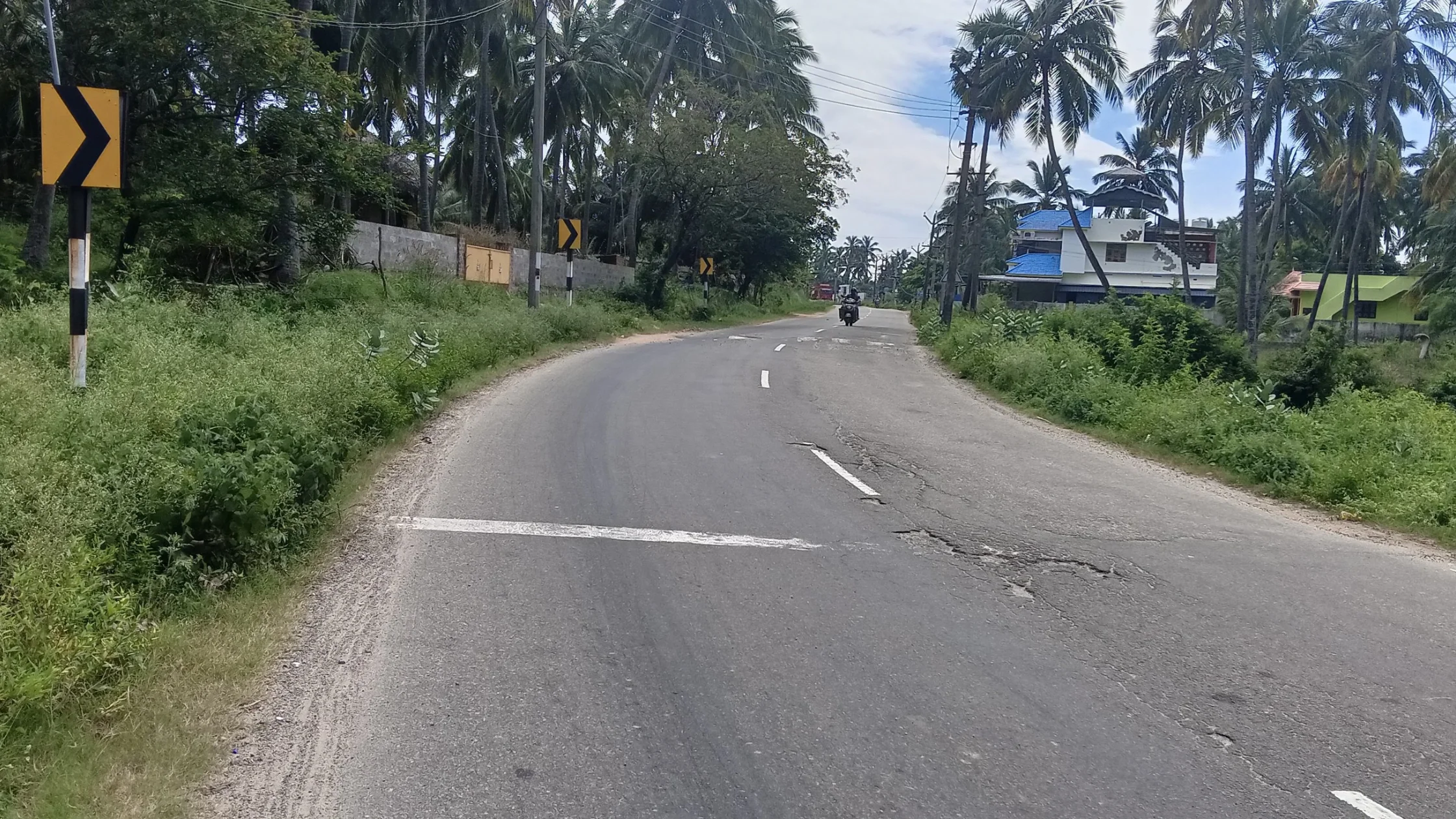 Continuous road accidents are reported in Kumari district due to missing warning signs near speed breakers. Social public welfare organization has raised a complaint regarding this issue.