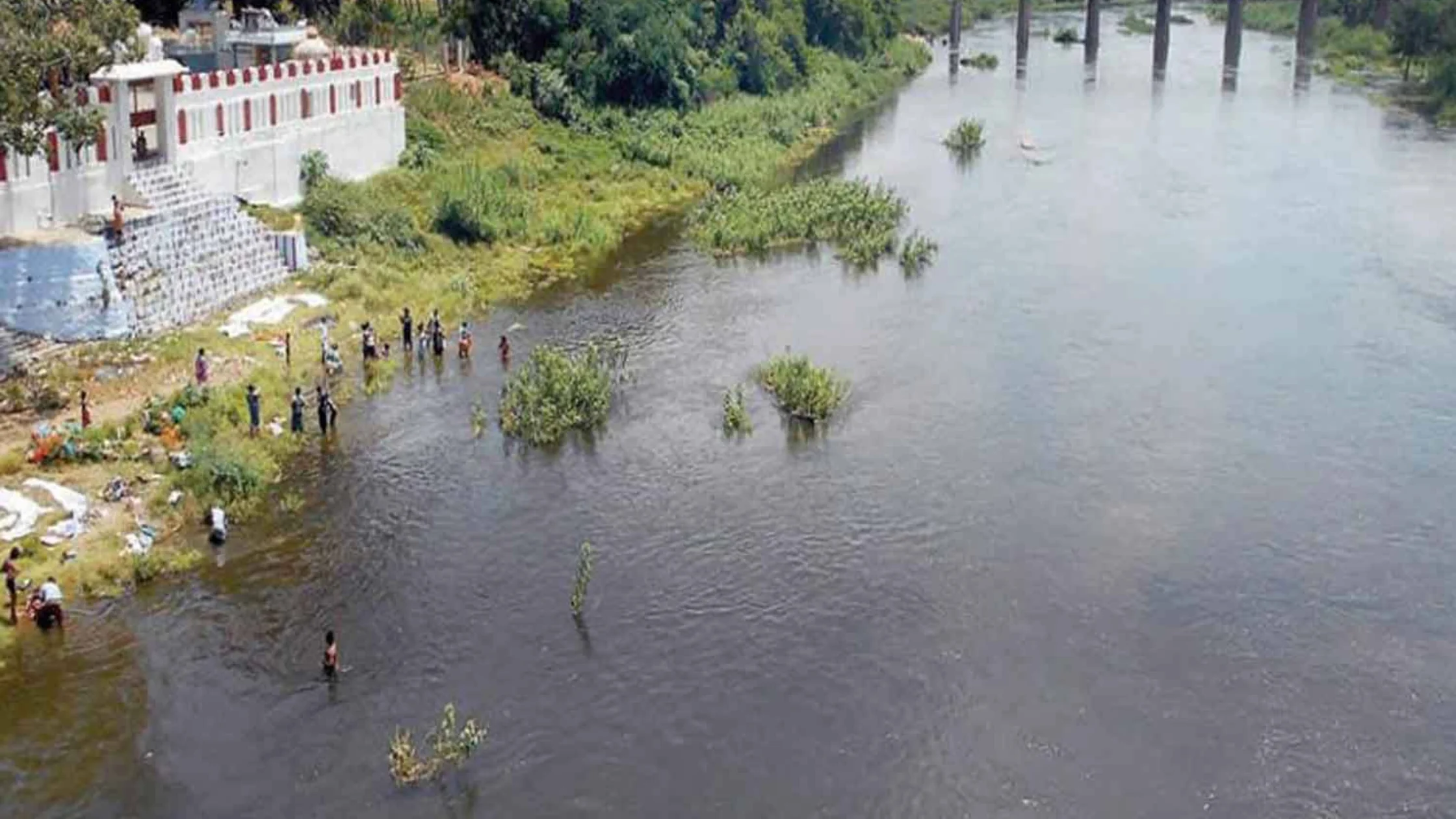 திருப்பூர் மற்றும் கரூர் பகுதிகளில் தொழிற்சாலை கழிவுகள் கலப்பால் அமராவதி ஆறு மாசுபடும் நிலை