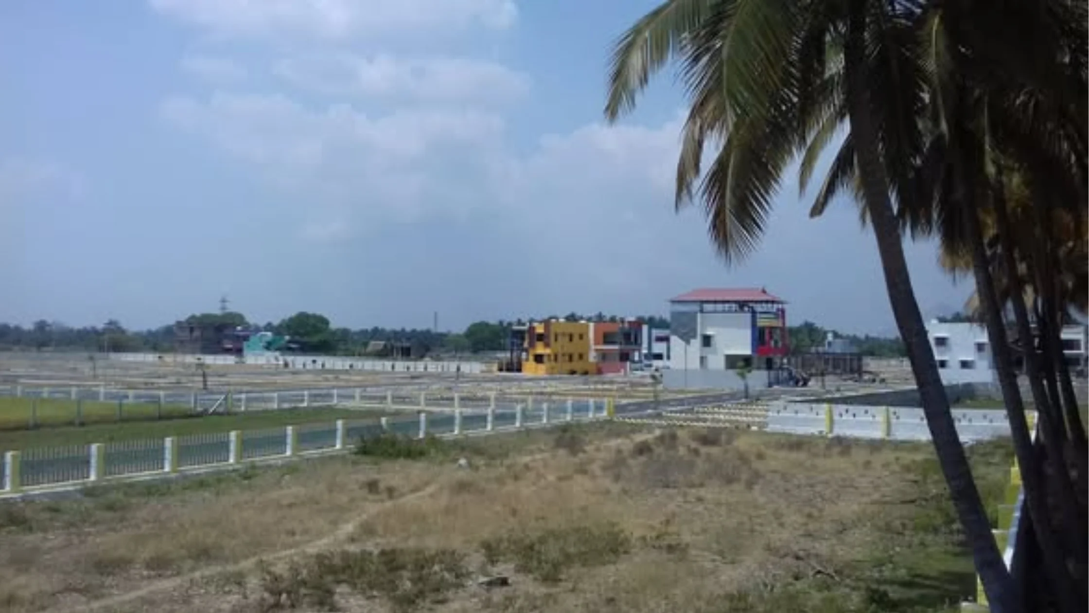 குமரி மாவட்டத்தில் மண் நிரப்பப்பட்டு வீட்டு மனைகளாக மாற்றப்படும் விவசாய நிலங்கள்