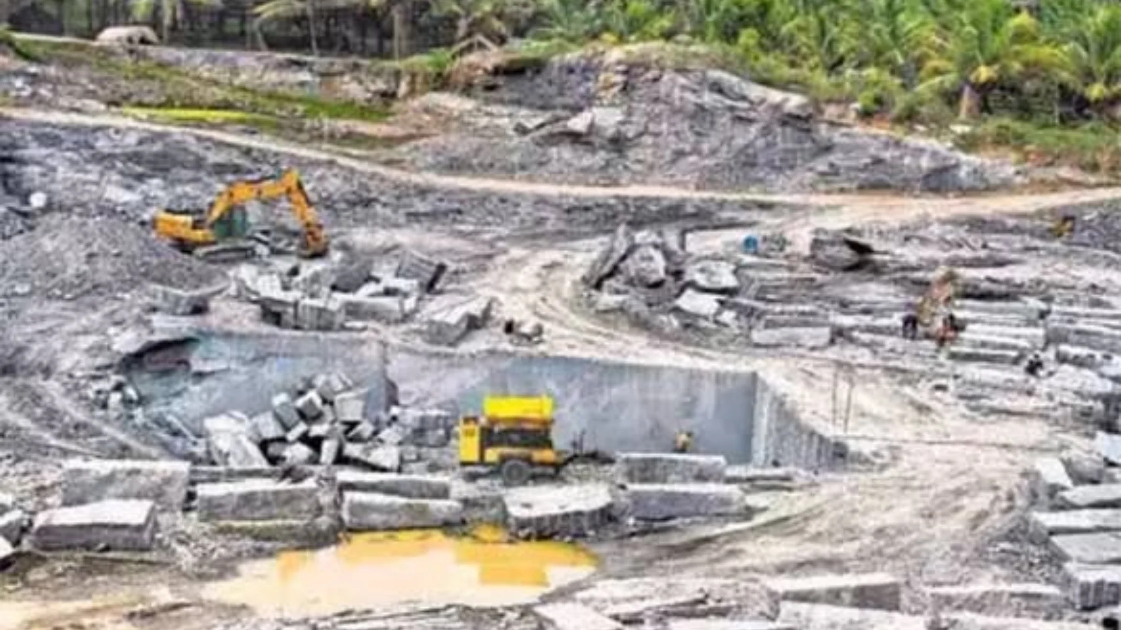 கிருஷ்ணகிரி மாவட்டத்தில் சட்டவிரோதமாக நடைபெறும் கனிம வள சுரங்கம் மற்றும் மலை அழிப்பு