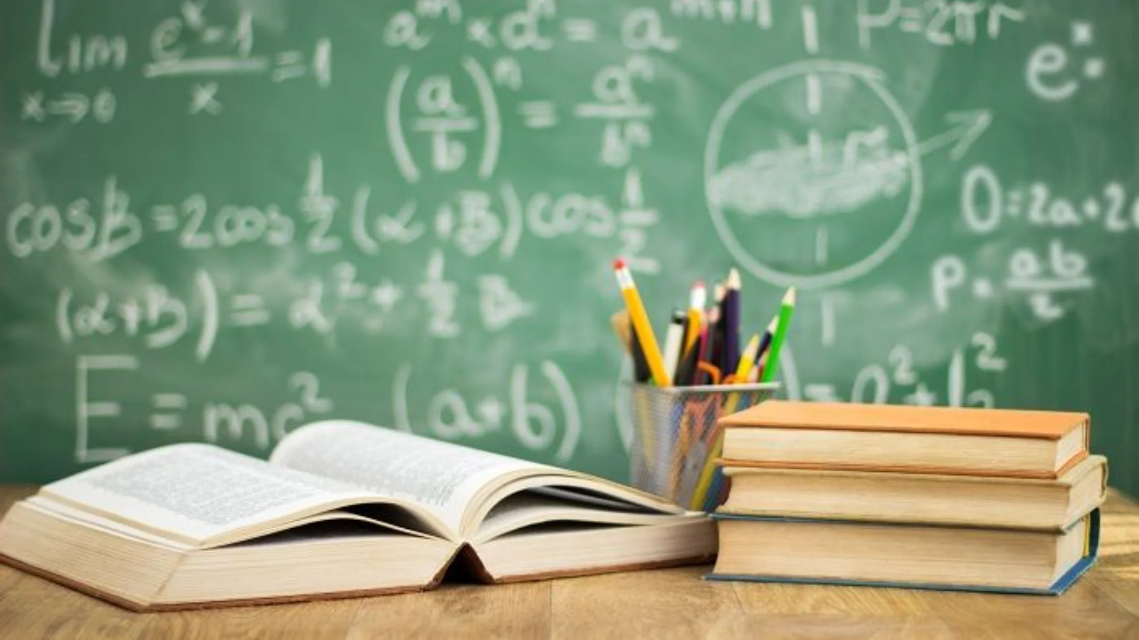 தமிழ்நாட்டில் அரசு பள்ளிகளில் மாணவர் சேர்க்கை மற்றும் கல்வி தொடர்பான விவாதம்