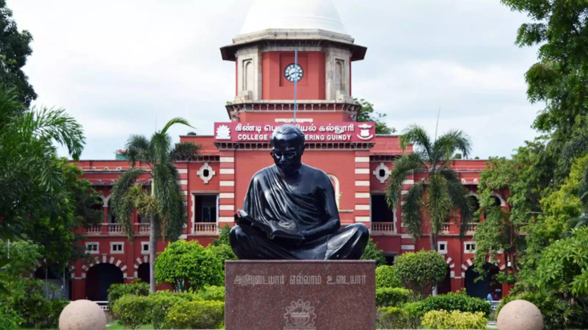 தமிழக தனியார் பொறியியல் கல்லூரிகளில் போலிப் பேராசிரியர் மோசடி தொடர்பான கல்வி மற்றும் ஆய்வு குறித்த காட்சி