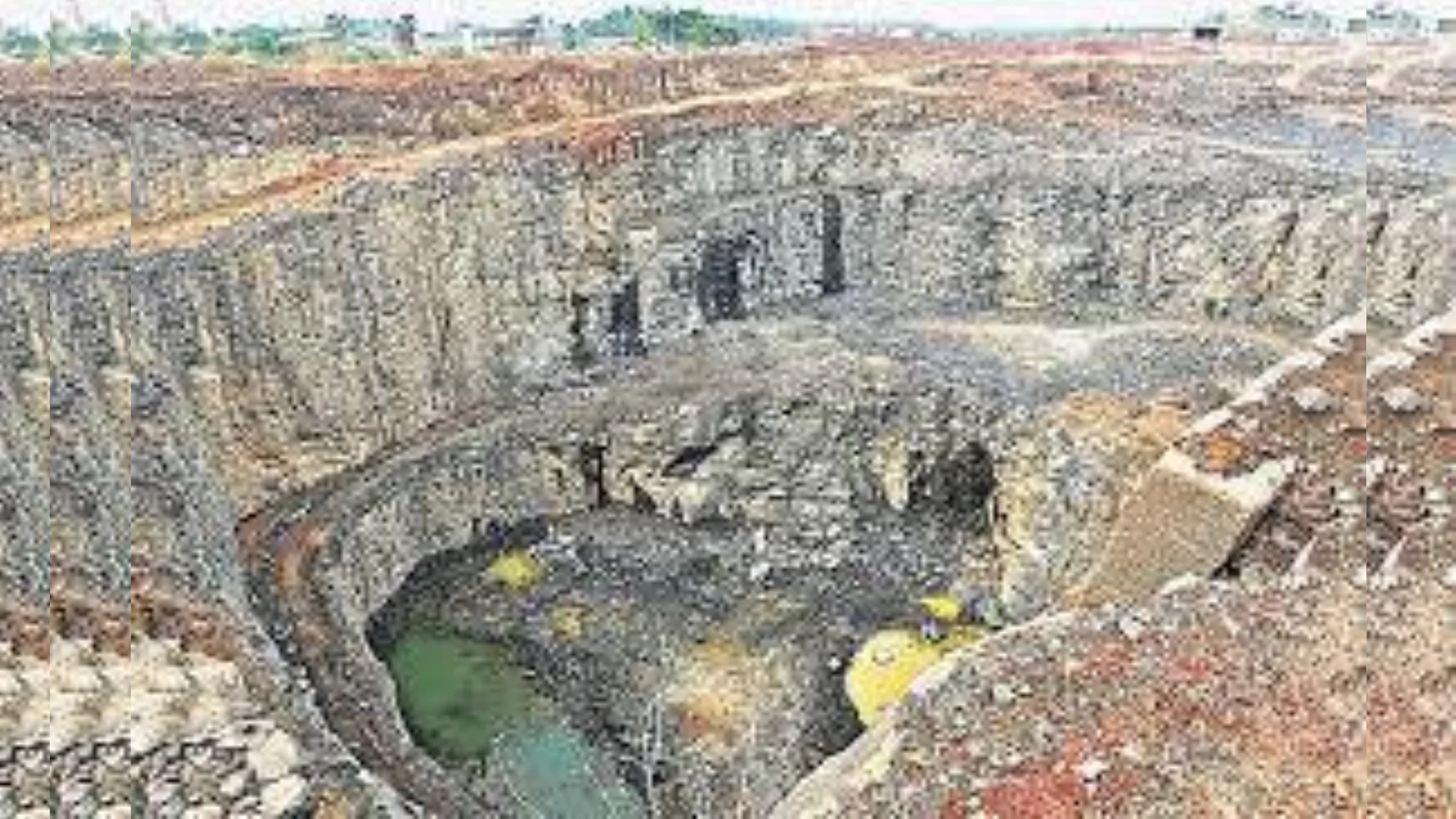 கரூர் மாவட்டத்தில் செயல்படும் கல்குவாரிகள் மற்றும் வெப்பத்தால் பாதிக்கப்பட்ட நிலப்பரப்பு காட்சி