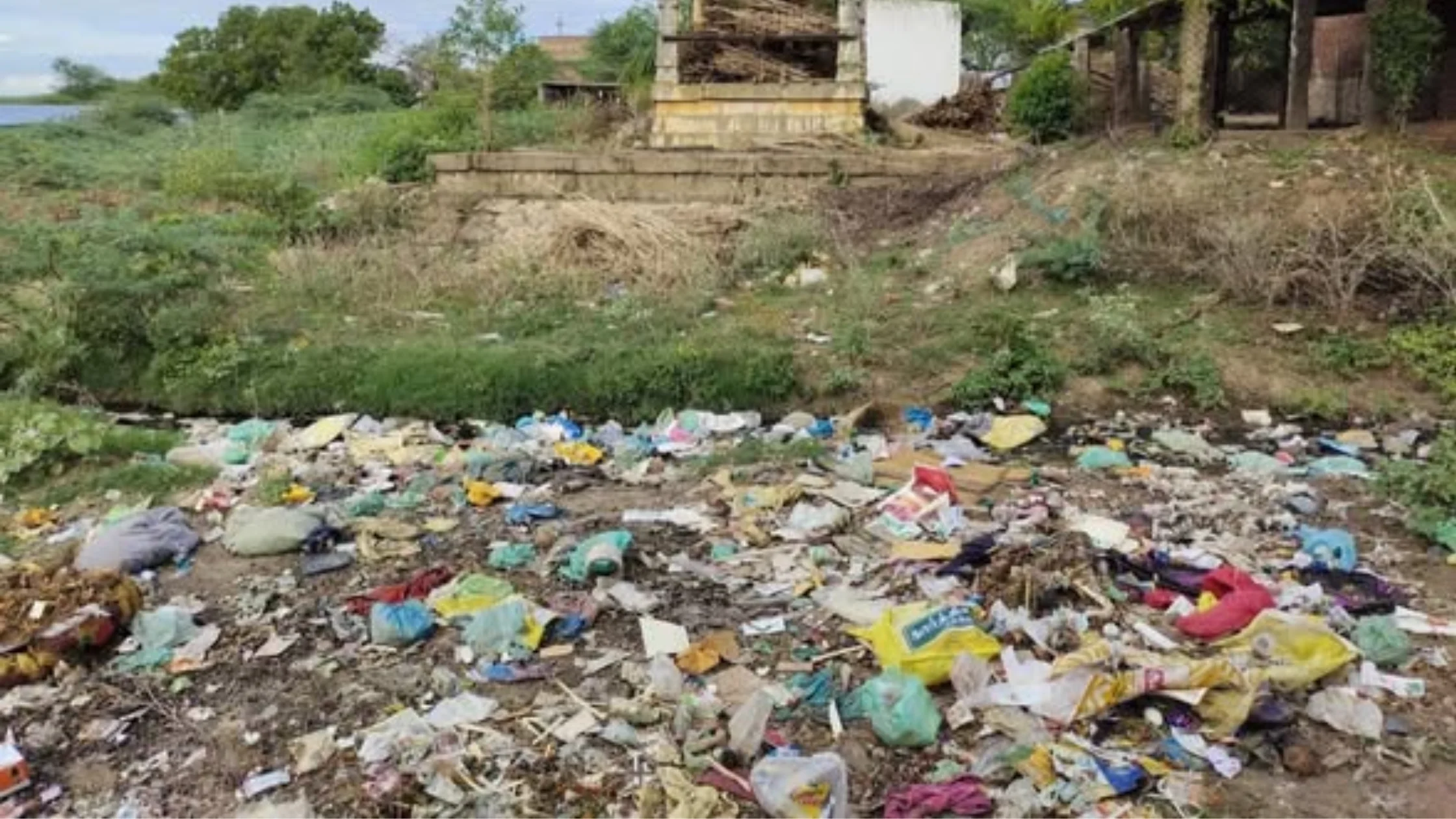 தென்காசி மாவட்டத்தில் அழிவின் விளிம்பில் உள்ள நிட்சேப நதி மற்றும் காந்தி அஸ்தி நினைவிடம்