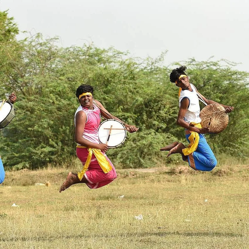பறையாட்டம் பாரம்பரிய கலை மீண்டும் உயிர்பெறுமா?
தமிழர்களின் பறைக் கலையை பாதுகாக்க அரசு நடவடிக்கை தேவை
அழிவின் விளிம்பில் உள்ள பறையாட்டம்: தீர்வு என்ன?
பறையாட்ட கலைஞர்களுக்கு அரசு ஆதரவு எப்போது?
தமிழ் பாரம்பரியத்தின் அடையாளம் பறையாட்டம் பாதுகாக்கப்பட வேண்டுமா?