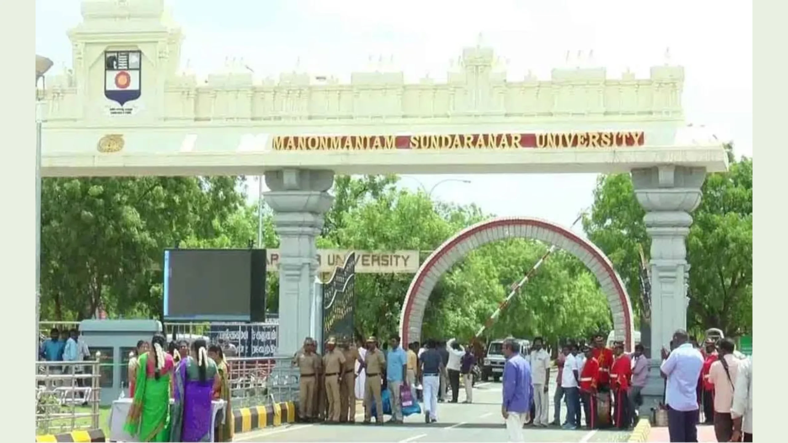 மனோன்மணியம் சுந்தரனார் பல்கலைக்கழக பட்டமளிப்பு விழாவில் தமிழ்த்தாய் வாழ்த்து இடம்பெற்ற வரிசை குறித்து எழுந்த சர்ச்சை