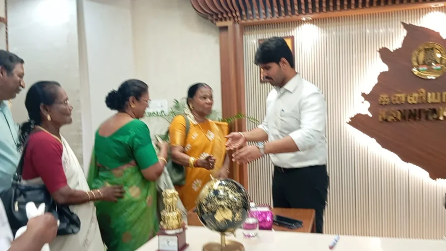 samuga-pothunala-iyakkam-submitting-petition-kanyakumari-collector