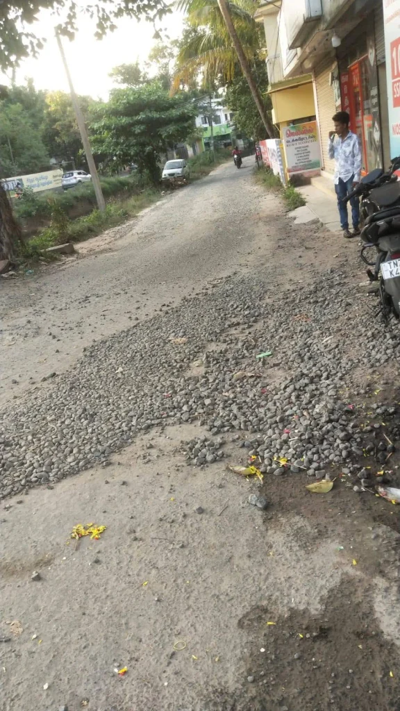 நுள்ளி விளை பாலப்பணி: பயணிகள் பாதிப்பை தடுக்க கோரிக்கை
மாற்றுப்பாதை சீரமைக்கப்படாததால் கிராம மக்கள் பாதிப்பு
நுள்ளி விளை போக்குவரத்து பிரச்சினைக்கு உடனடி தீர்வு தேவை