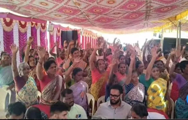 குளித்தலை அருகே மருத்துவக் கழிவு ஆலை அமைக்க எதிர்ப்பு
கள்ளை கிராமத்தில் மருத்துவக் கழிவு ஆலைக்கு எதிர்ப்பு
விவசாய நிலத்தில் மருத்துவக் கழிவு ஆலை அமைக்க முயற்சி
குளித்தலை மருத்துவக் கழிவு ஆலை திட்டத்தை தடுக்க கோரிக்கை
மருத்துவக் கழிவு ஆலையால் நிலத்தடி நீர் பாதிக்கும் அபாயம்
