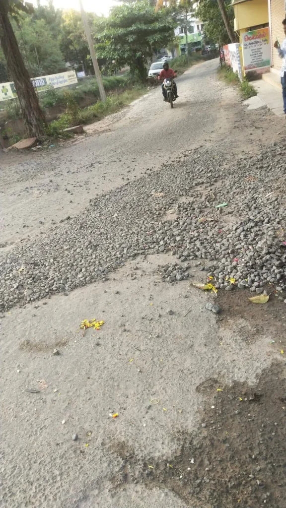 நுள்ளி விளை மாற்றுப்பாதையை உடனடியாக சீரமைக்க கோரிக்கை
நுள்ளி விளையில் மாற்றுப்பாதையால் பயணிகள் அவதி
நுள்ளி விளை பாலப்பணியால் போக்குவரத்து பாதிப்பு
சீரமைக்கப்படாத மாற்றுப்பாதையால் குமரி மக்கள் அவதி