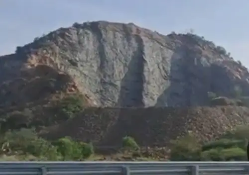 மதுரையில் நிர்மூலமாக்கப்படும் கொண்டையம்பட்டி வண்ணாத்திக்கரடு மலை – சமூக பொதுநல இயக்கம் குற்றச்சாட்டு.